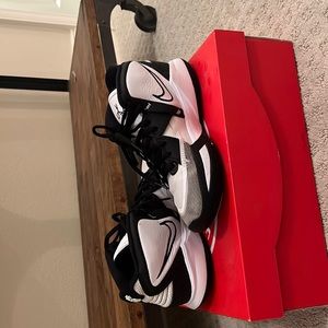 selling Nike black and white Kyrie infinity TB. Size 5.5 boys and 7 Womens.